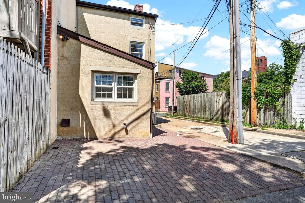 Image 13 of property listing at 109 W MONTGOMERY ST, Baltimore, MD 21230