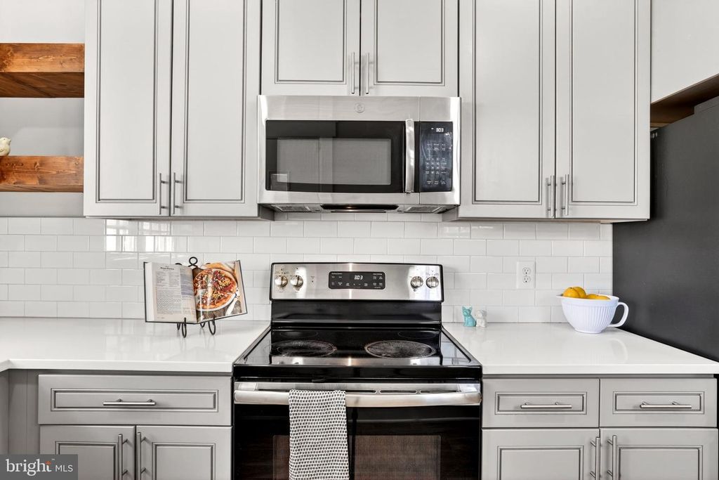 Image 15 of property listing at 109 W MONTGOMERY ST, Baltimore, MD 21230