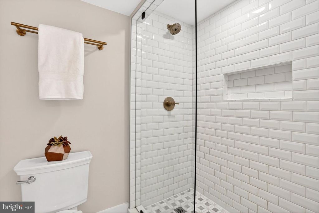 Image 25 of property listing at 109 W MONTGOMERY ST, Baltimore, MD 21230