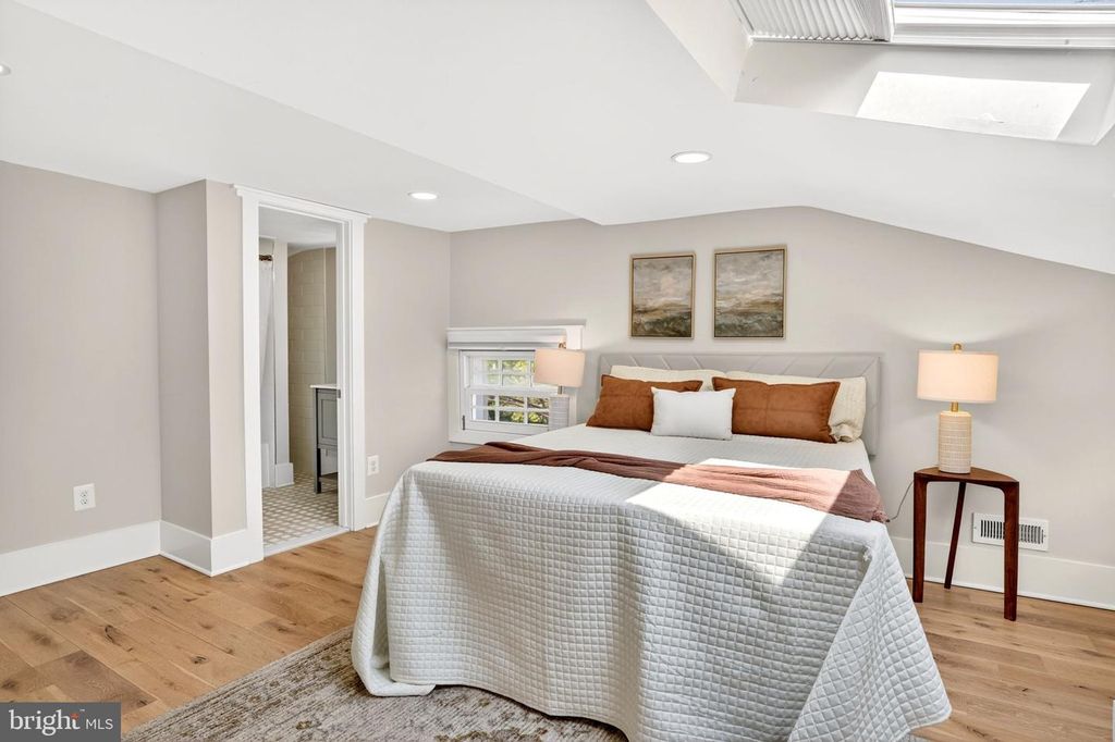 Image 33 of property listing at 109 W MONTGOMERY ST, Baltimore, MD 21230