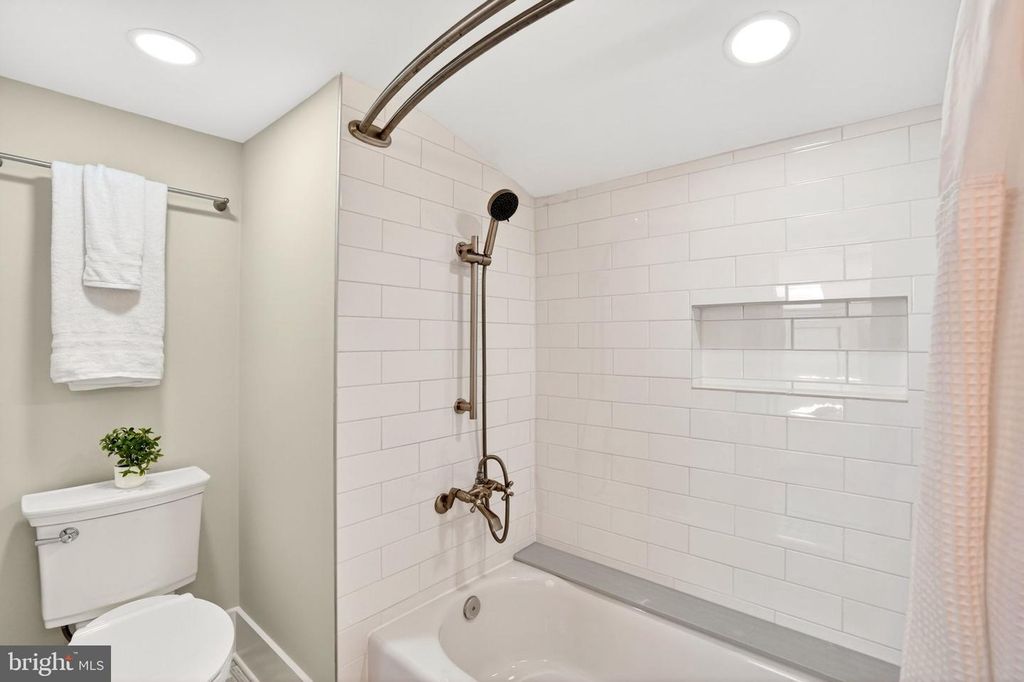 Image 35 of property listing at 109 W MONTGOMERY ST, Baltimore, MD 21230