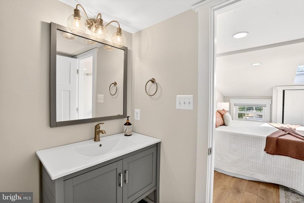 Image 36 of property listing at 109 W MONTGOMERY ST, Baltimore, MD 21230