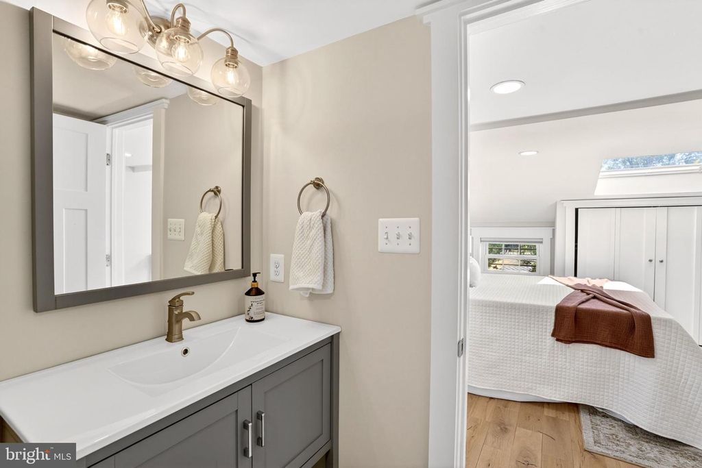 Image 37 of property listing at 109 W MONTGOMERY ST, Baltimore, MD 21230