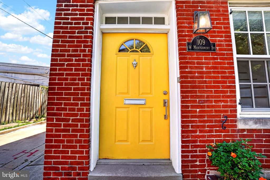 Image 4 of property listing at 109 W MONTGOMERY ST, Baltimore, MD 21230