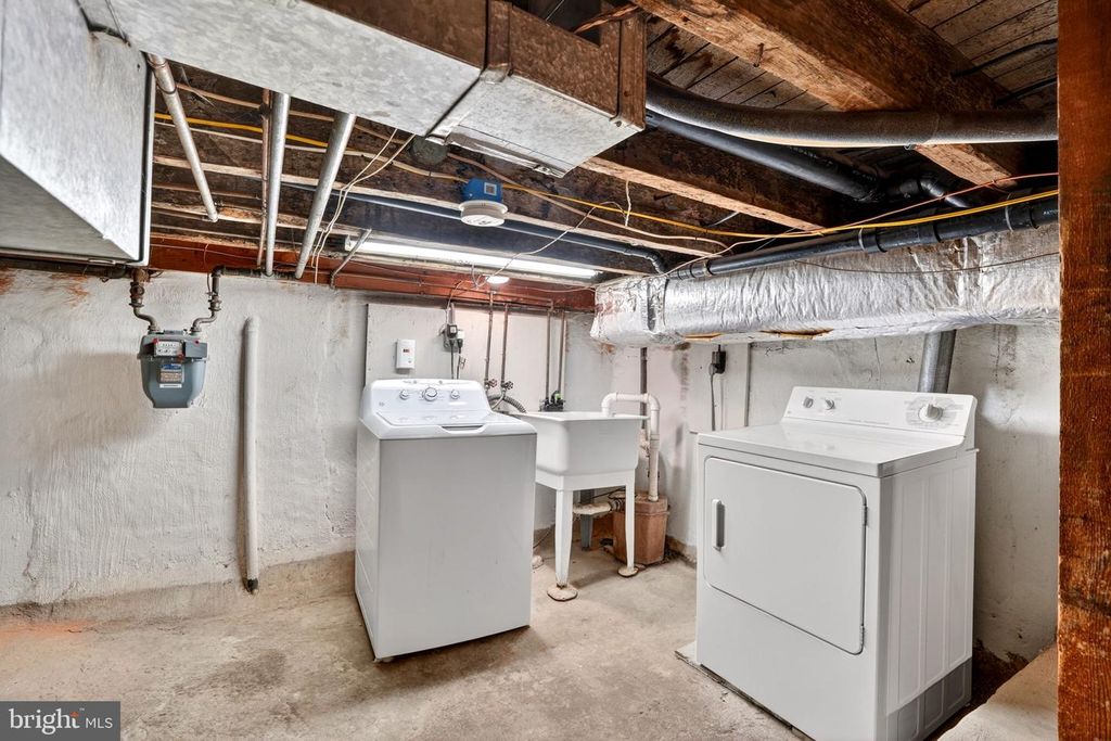 Image 42 of property listing at 109 W MONTGOMERY ST, Baltimore, MD 21230