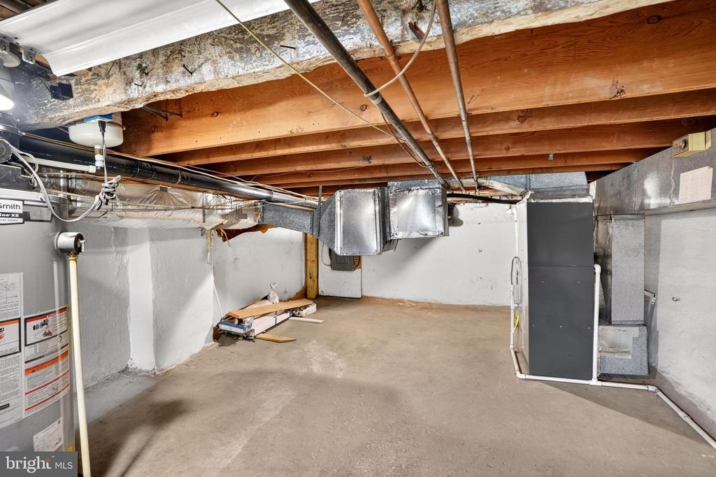 Image 44 of property listing at 109 W MONTGOMERY ST, Baltimore, MD 21230