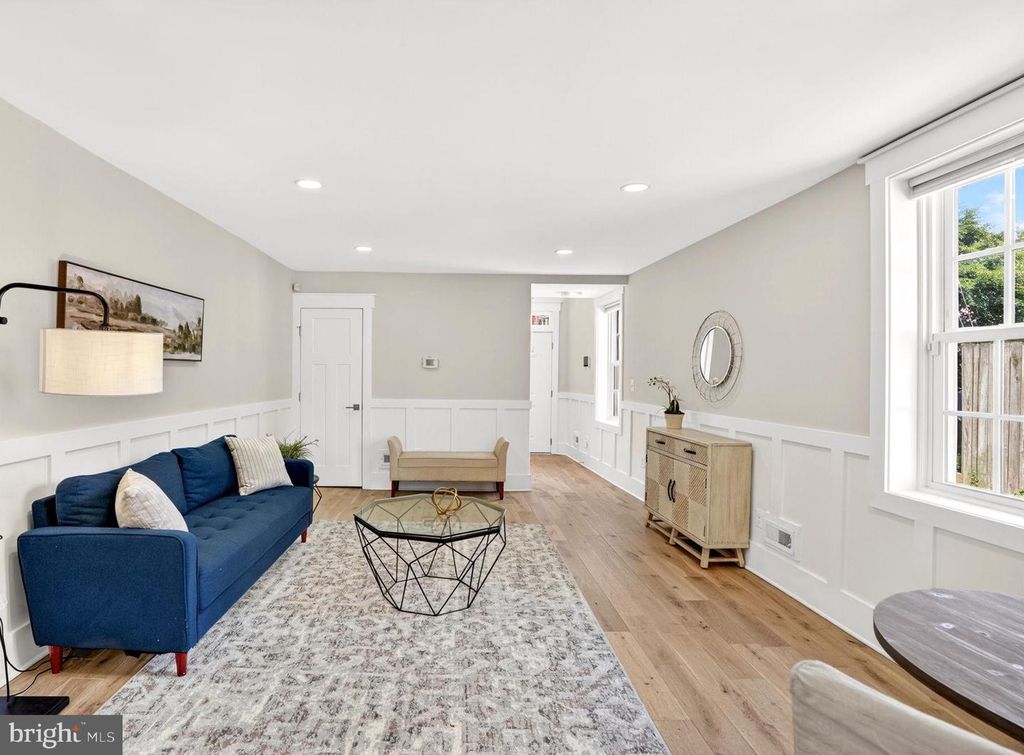 Image 7 of property listing at 109 W MONTGOMERY ST, Baltimore, MD 21230