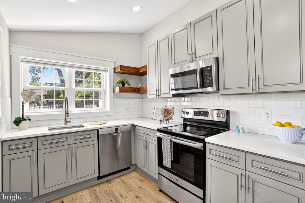 Image 8 of property listing at 109 W MONTGOMERY ST, Baltimore, MD 21230