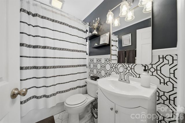 904 15th Street NW, Conover, NC 28613