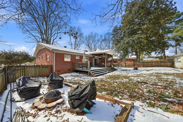 904 15th Street NW, Conover, NC 28613