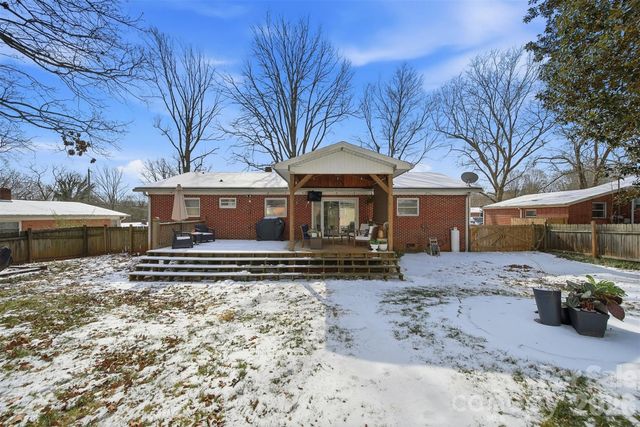 904 15th Street NW, Conover, NC 28613