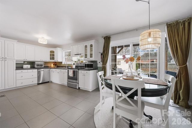 904 15th Street NW, Conover, NC 28613