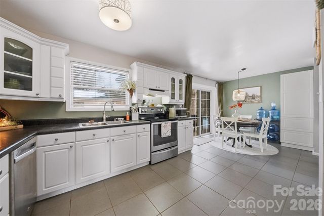 904 15th Street NW, Conover, NC 28613