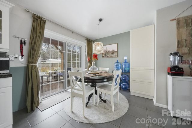 904 15th Street NW, Conover, NC 28613