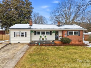 904 15th Street NW, Conover, NC 28613