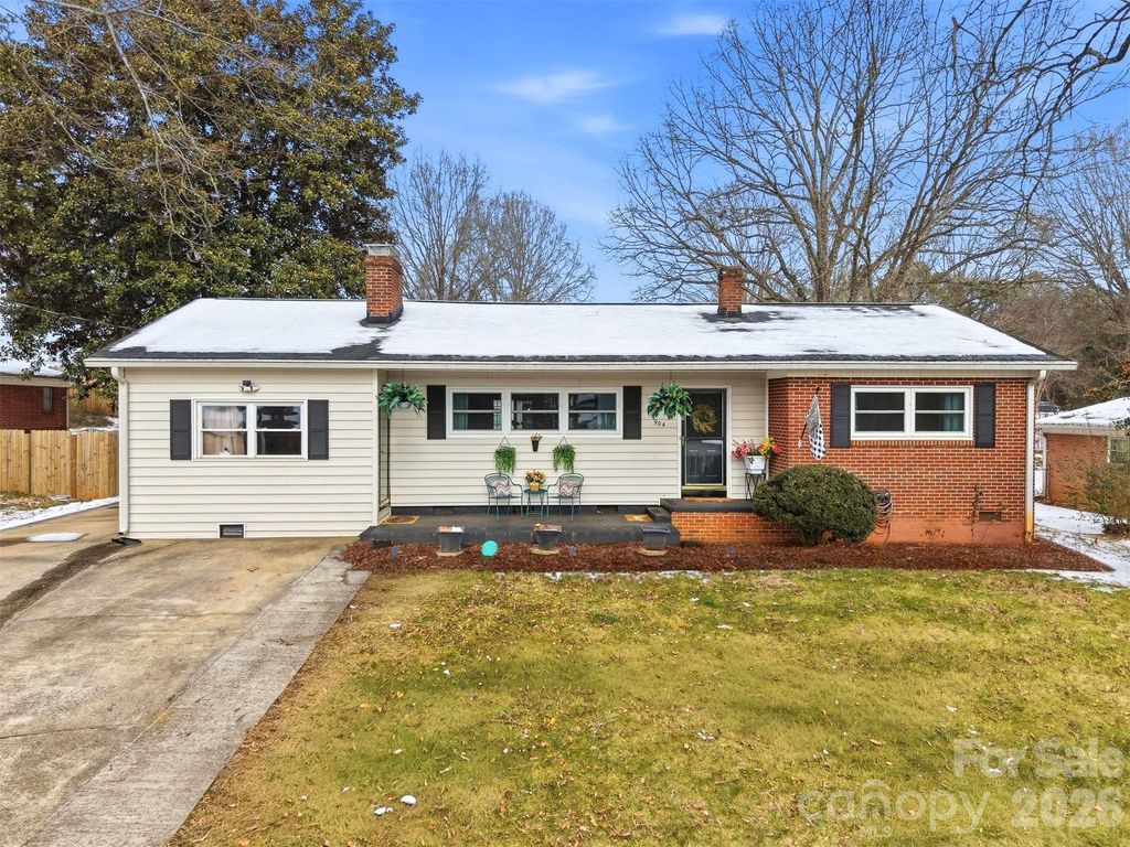 904 15th Street NW, Conover, NC 28613