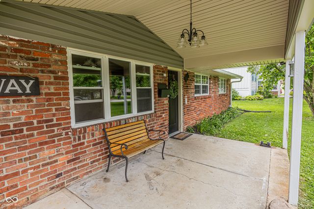 913 Sweetbriar Avenue, Whiteland, IN 46184