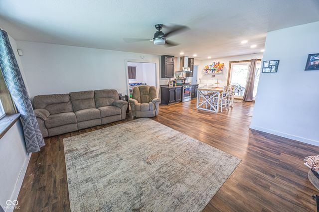 913 Sweetbriar Avenue, Whiteland, IN 46184