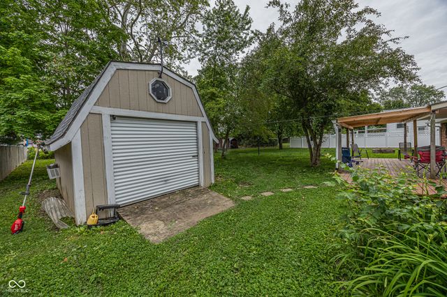 913 Sweetbriar Avenue, Whiteland, IN 46184