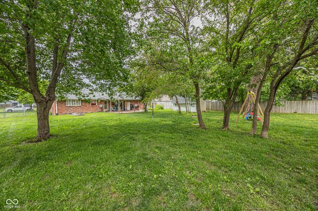 913 Sweetbriar Avenue, Whiteland, IN 46184