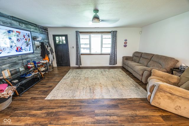 913 Sweetbriar Avenue, Whiteland, IN 46184