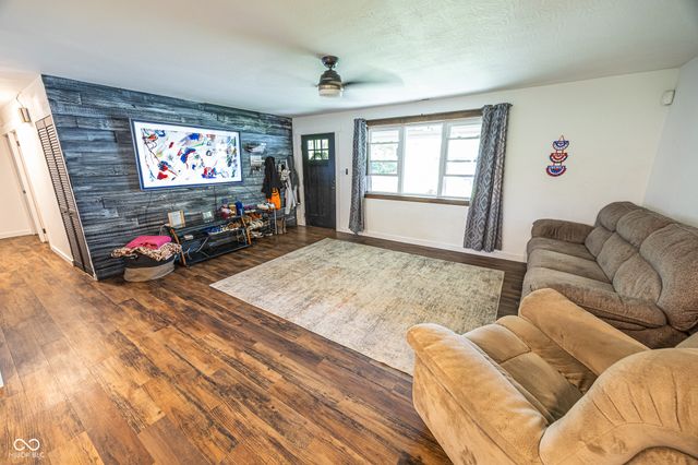 913 Sweetbriar Avenue, Whiteland, IN 46184