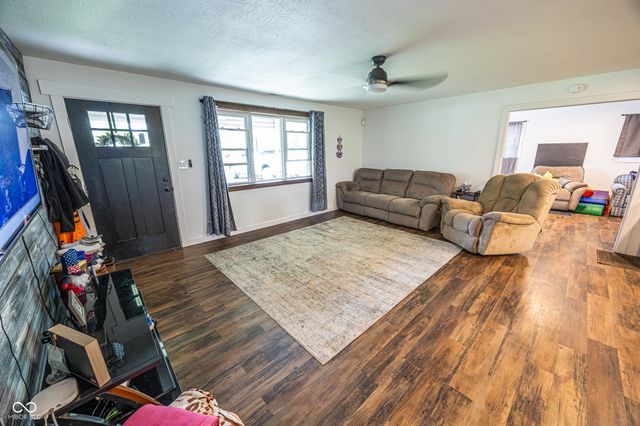 913 Sweetbriar Avenue, Whiteland, IN 46184