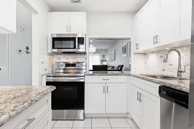 232 Lake Meryl Drive, West Palm Beach, FL 33411