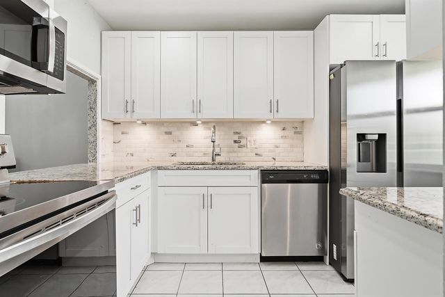 232 Lake Meryl Drive, West Palm Beach, FL 33411