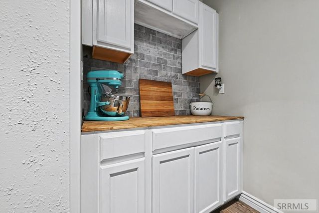 160 E Woodhaven Lane, Idaho Falls, ID 83404