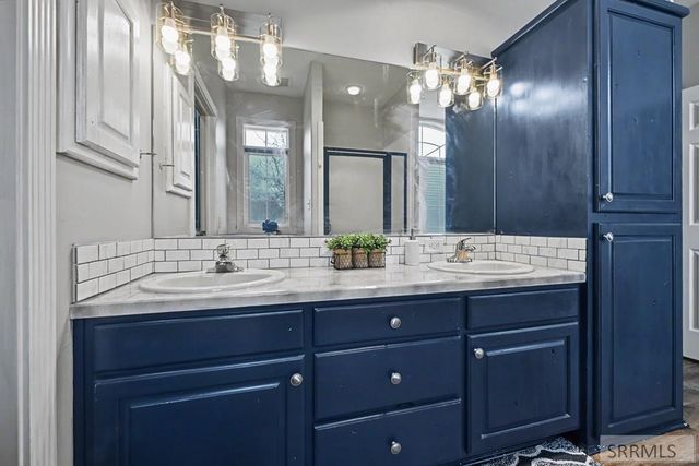 160 E Woodhaven Lane, Idaho Falls, ID 83404