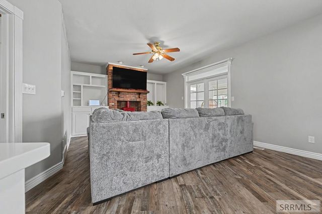 160 E Woodhaven Lane, Idaho Falls, ID 83404