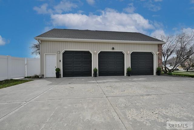 160 E Woodhaven Lane, Idaho Falls, ID 83404