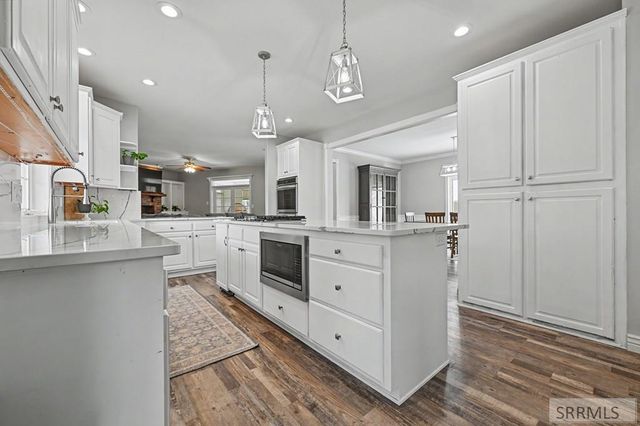 160 E Woodhaven Lane, Idaho Falls, ID 83404