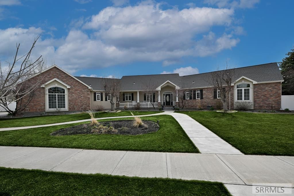 160 E Woodhaven Lane, Idaho Falls, ID 83404