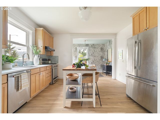 7034 N JOHN Ave, Portland, OR 97203