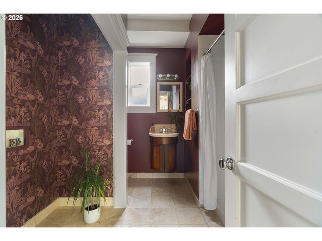 7034 N JOHN Ave, Portland, OR 97203