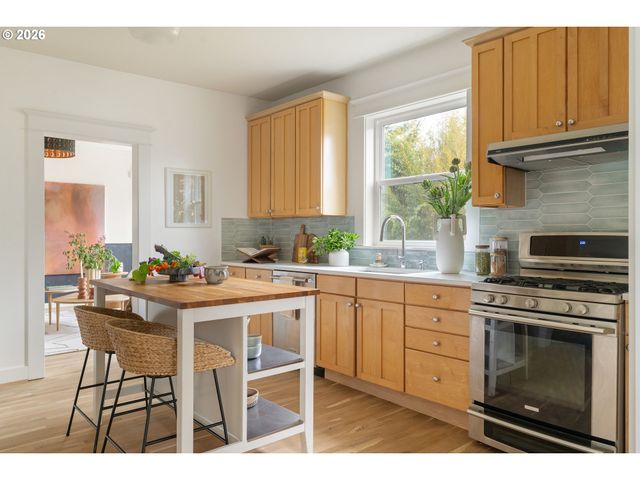 7034 N JOHN Ave, Portland, OR 97203