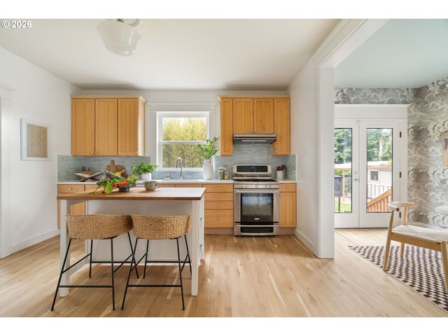 7034 N JOHN Ave, Portland, OR 97203