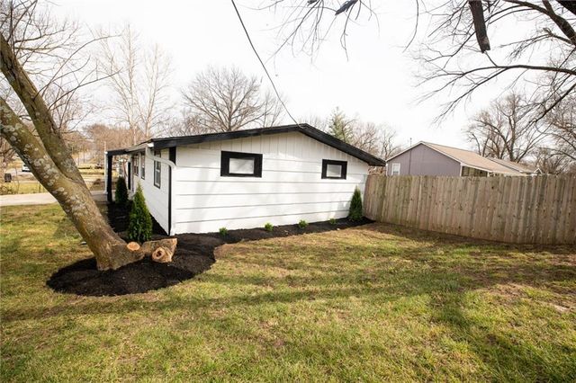 9201 79th Street, Kansas City, MO 64138