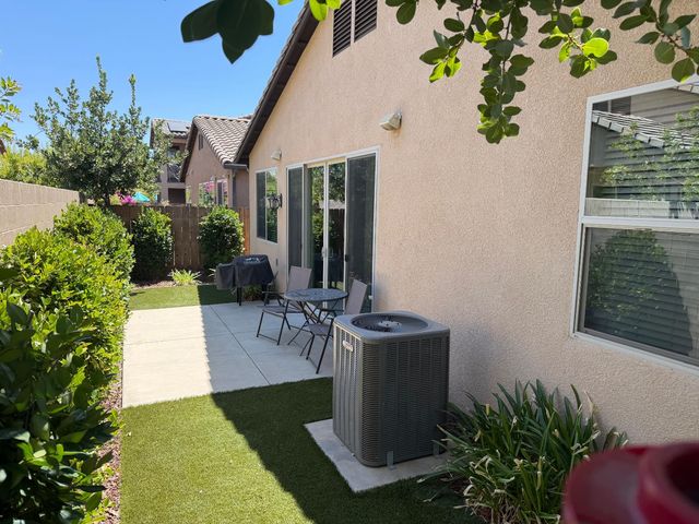 1820 E Bella Senterio Avenue, Fresno, CA 93730