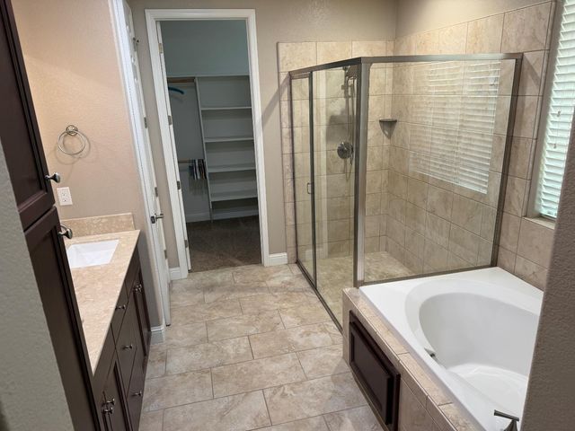 1820 E Bella Senterio Avenue, Fresno, CA 93730