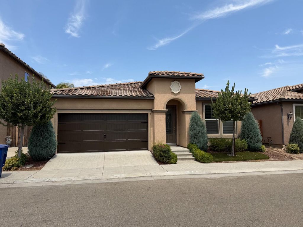 1820 E Bella Senterio Avenue, Fresno, CA 93730