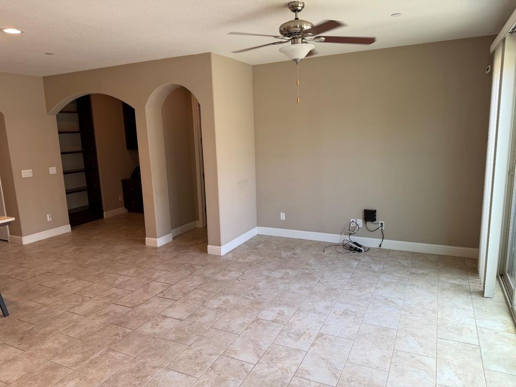 Image 10 of property listing at 1820 E Bella Senterio Avenue, Fresno, CA 93730