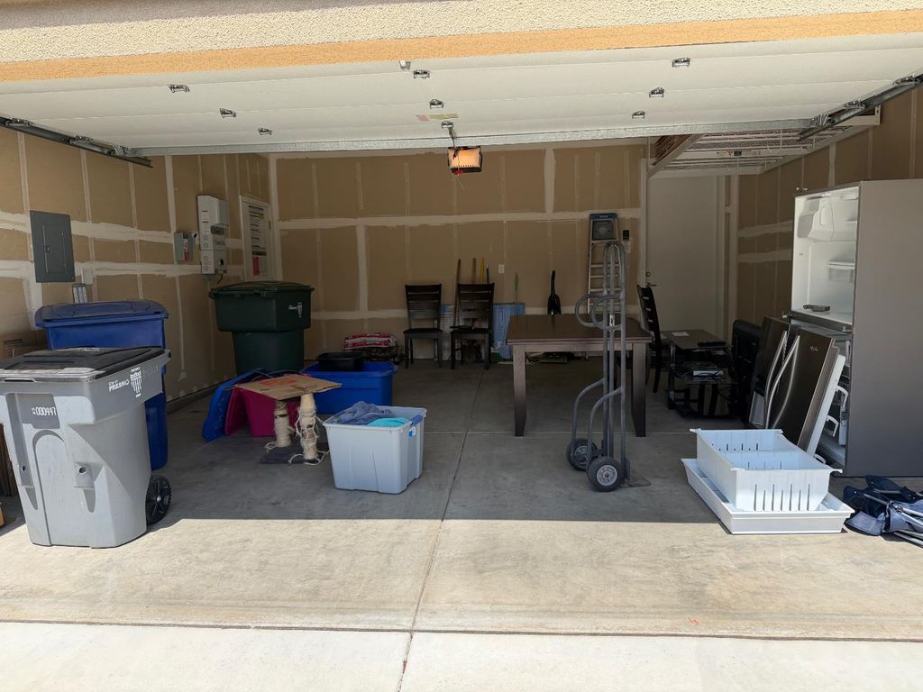 Image 18 of property listing at 1820 E Bella Senterio Avenue, Fresno, CA 93730