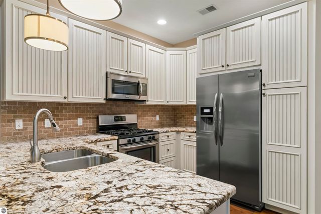 10617 Waterford Rd Unit A 10-A, Traverse City, MI 49684