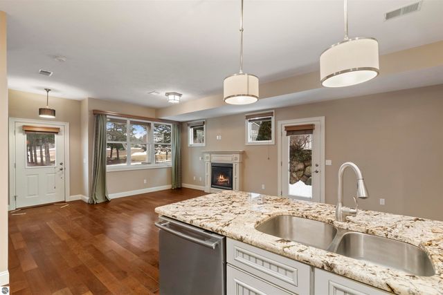 10617 Waterford Rd Unit A 10-A, Traverse City, MI 49684