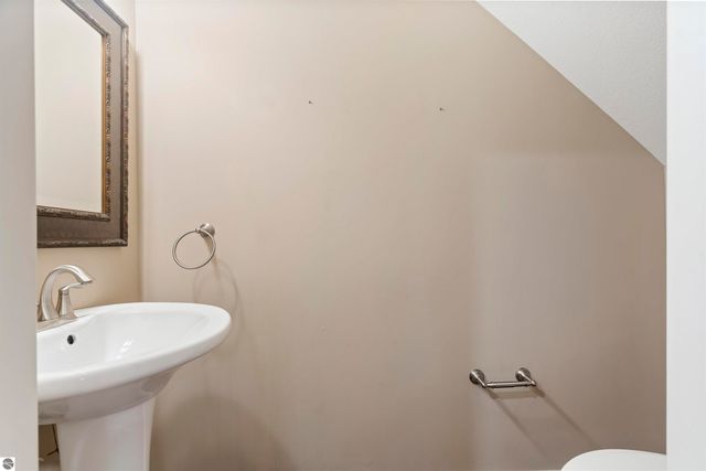 10617 Waterford Rd Unit A 10-A, Traverse City, MI 49684