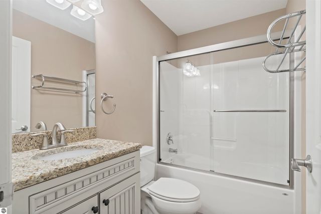 10617 Waterford Rd Unit A 10-A, Traverse City, MI 49684