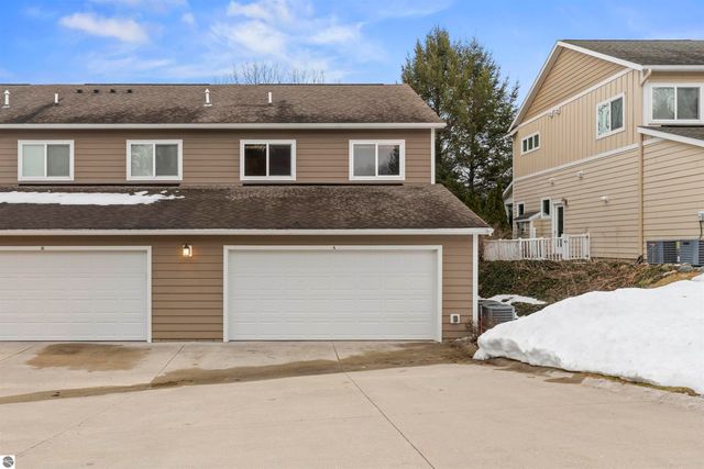 10617 Waterford Rd Unit A 10-A, Traverse City, MI 49684
